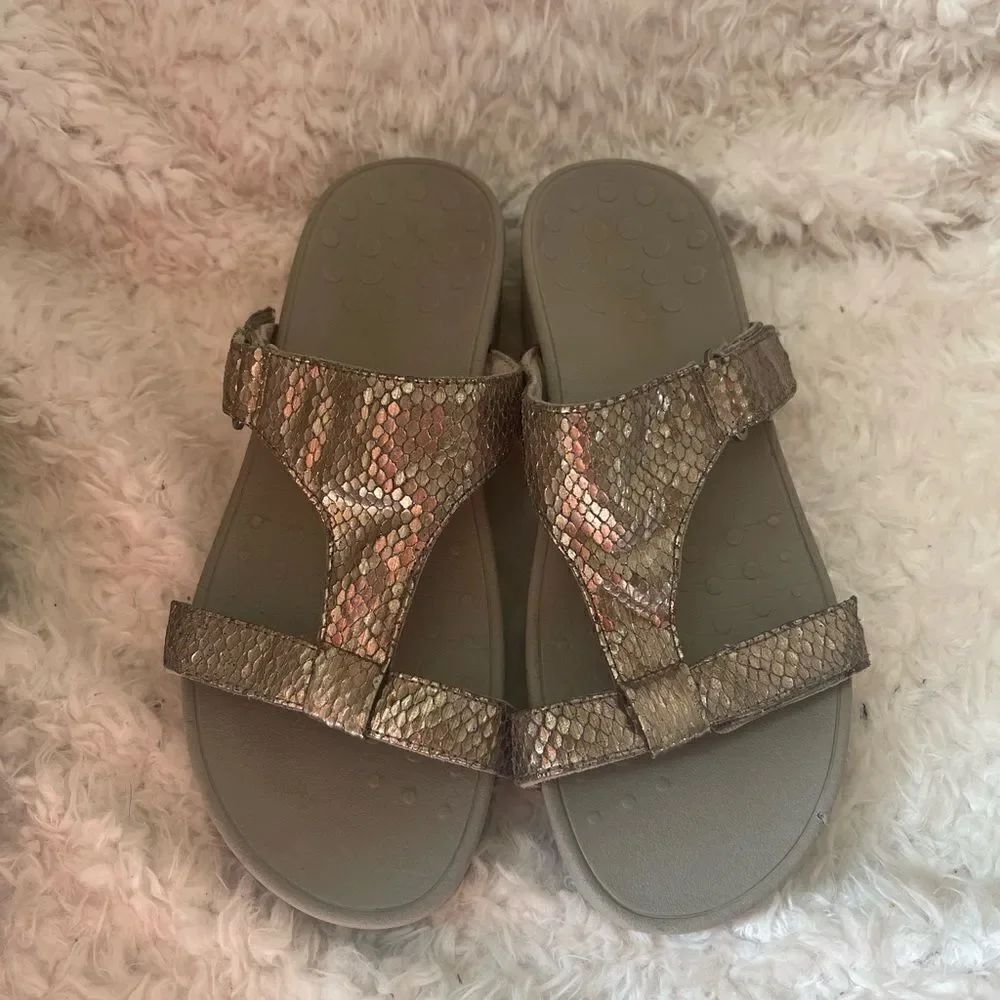 Vionic Ellie snake print embossed T straps sandals loop strap size 10
